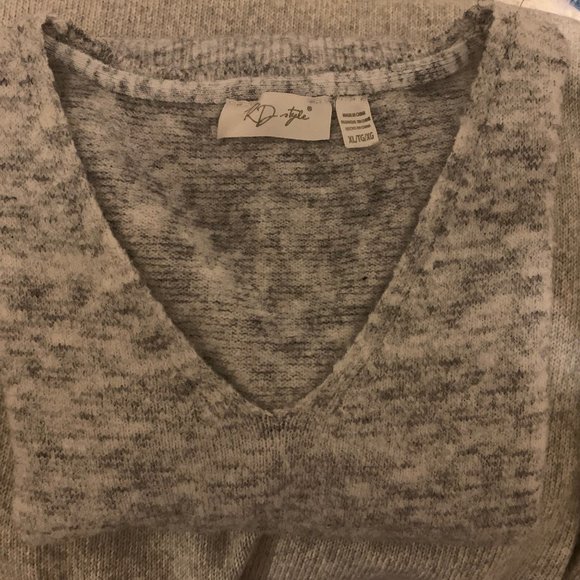 RD STYLE Leivia Hi-Low Side-Slit Pullover, Light Gray, Size XL, V-Neck - Picture 1 of 10